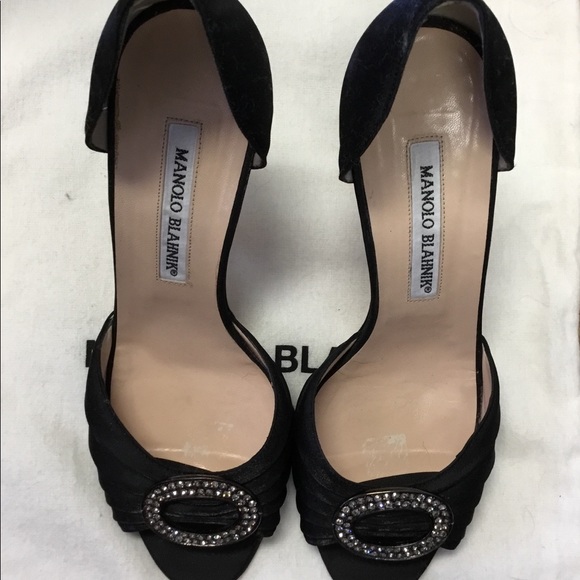 Manolo Blahnik Black Sedaraby D’Orsay heels. - Picture 2 of 6